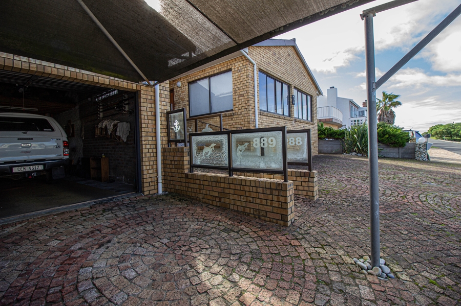4 Bedroom Property for Sale in Franskraal Western Cape